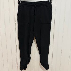 Barefoot Dreams Malibu Scrunched Ankle Joggers
